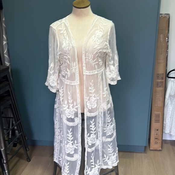 Rachel Zoe Other - IVORY Floral Embroidered Kimono O/S